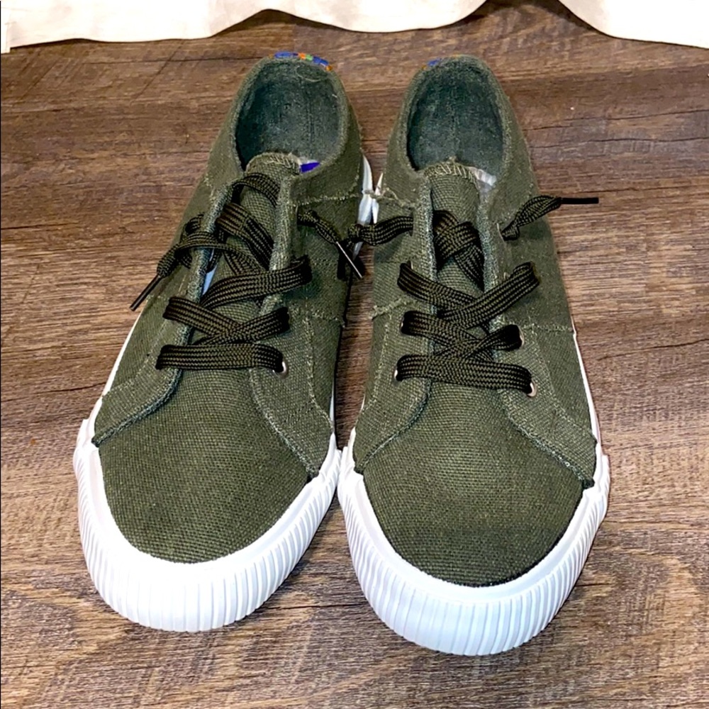 Never worn green sneakers
